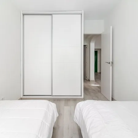 Flatguest Einstein + Pool + Bbq + 2 Bdr 펜션 San Bartolomé